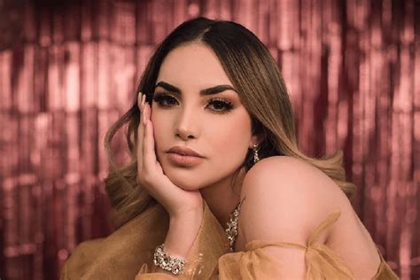 kimberly loaiza se autoregala lujoso jet por su sencillo mejor sola