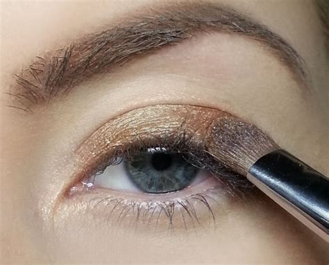 Как да гримираме очи с паднал клепач - My Beauty Madness