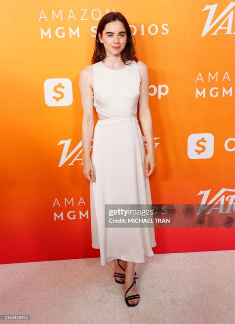 Sarah Desjardins's feet