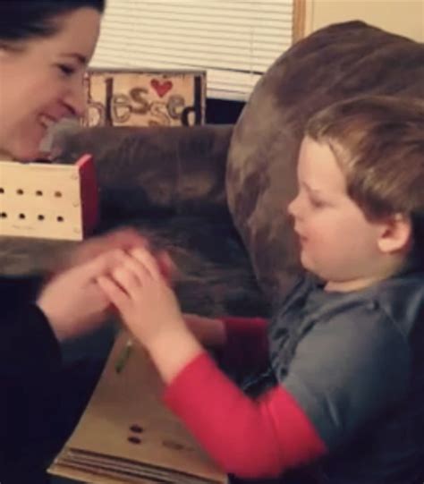 Using Tactile Sign Language to Read with a Child Who Is Deafblind ...