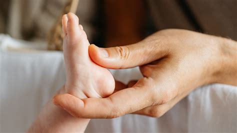 Babinski Reflex In Babies: Normal vs. Abnormal, How to Test