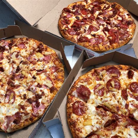 does domino's delivery charge include tip 3