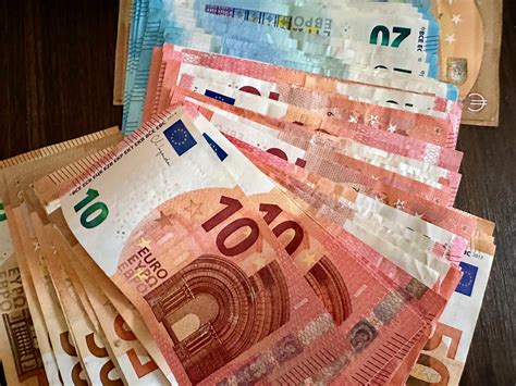 Stipendi dei docenti dal 2026: ecco come cambieranno con il nuovo CCNL