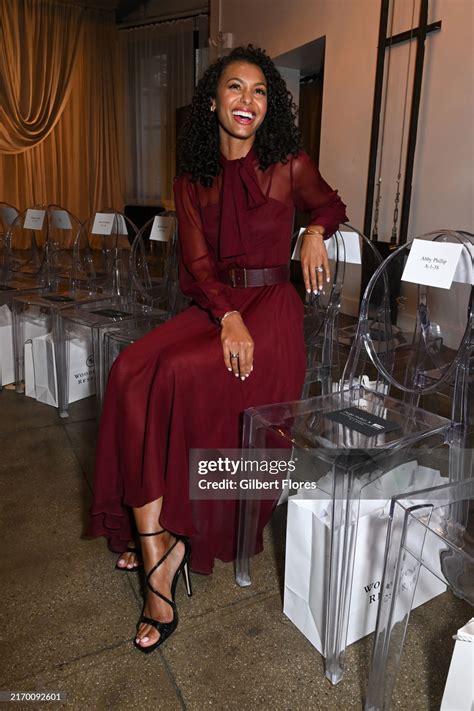 Malika Andrews's feet