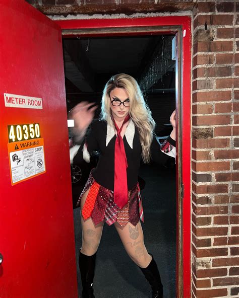 VictoriaVixen/ Teryn (@vic.vixen) • Instagram photos and videos