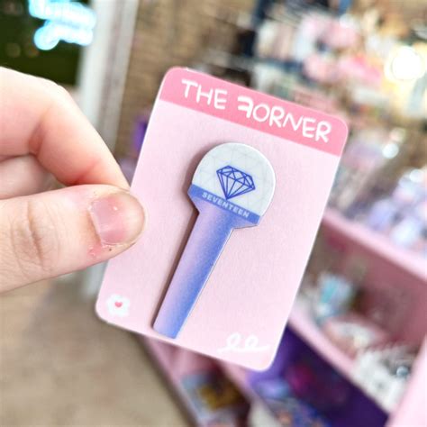 Seventeen Pin – the-korner.com