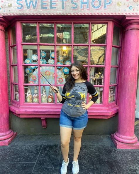 Candii Kayn | 🦁🦅🐍🐻 | Instagram