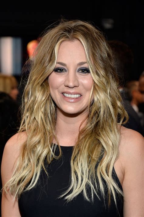 Kaley Cuoco | 360 Degrees of Beauty From the People's Choice Awards