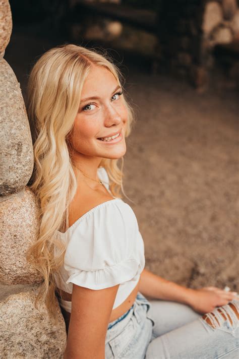 Erika Hansen Photography | Senior Portraits - Erika Hansen Photography