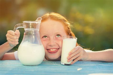 A Guide To Whole Milk: Nutrition Facts, Benefits, Downsides - Nutrition ...