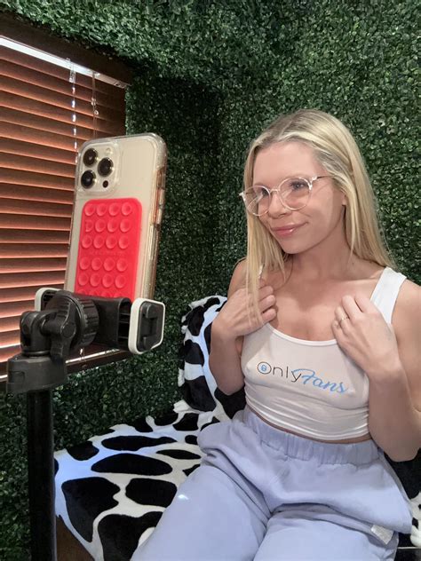 Miley - Have you seen any of my LIVE shows?! 🥰 | Facebook