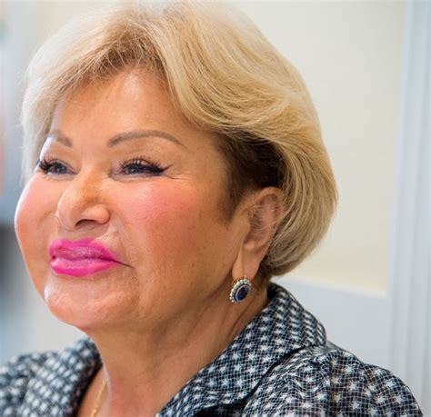 Долорес Кондрашова. Биография