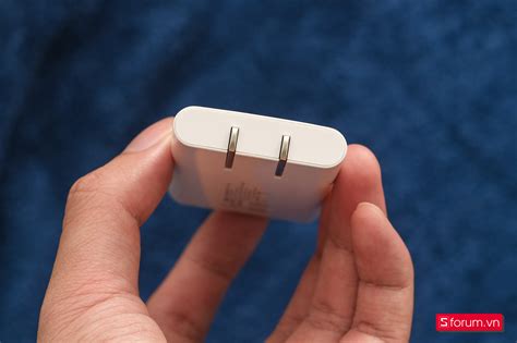 Trên tay củ sạc Huawei với thiết kế "siêu mỏng cánh" với công suất cực ...