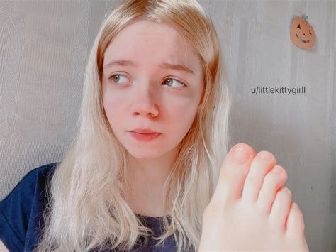 Soles or toes first? : r/prettyfeet
