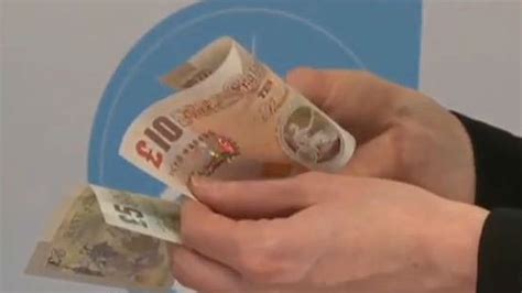 Пластмасови банкноти ще заменят хартиените британски лири - Economy.bg