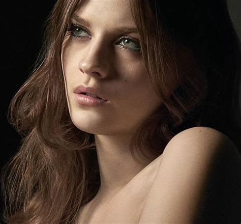 Тушь Burberry Cat Lashes для создания кошачьего взгляда с поволокой ...