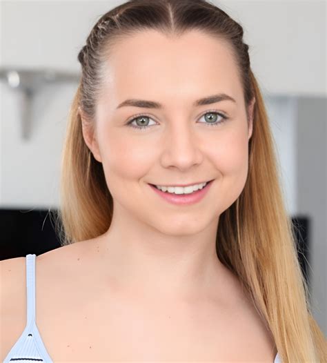 Mona Blue (Actress) Height, Weight, Age, Videos, Photos, Biography