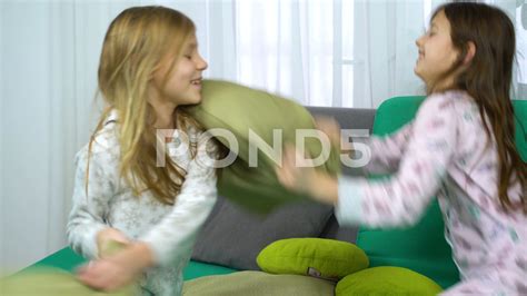 girls arguing
