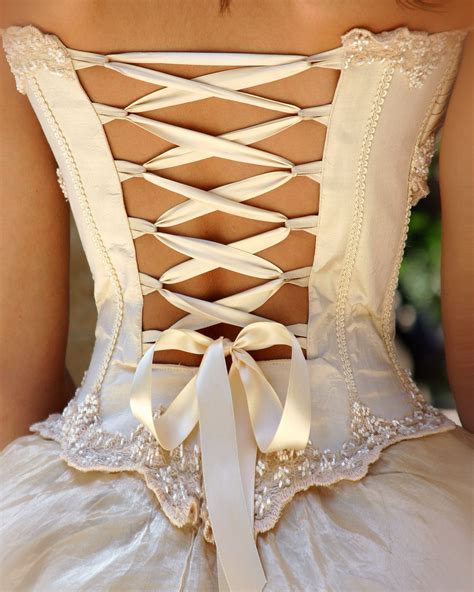 how to tie a corset