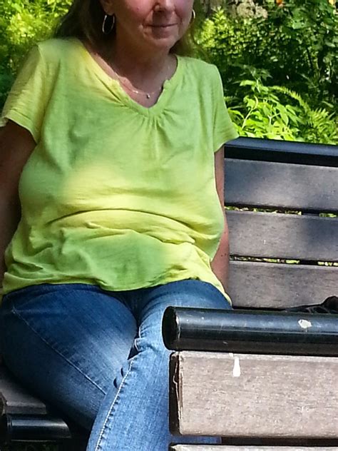 😂😂😂😂Udders : r/braless