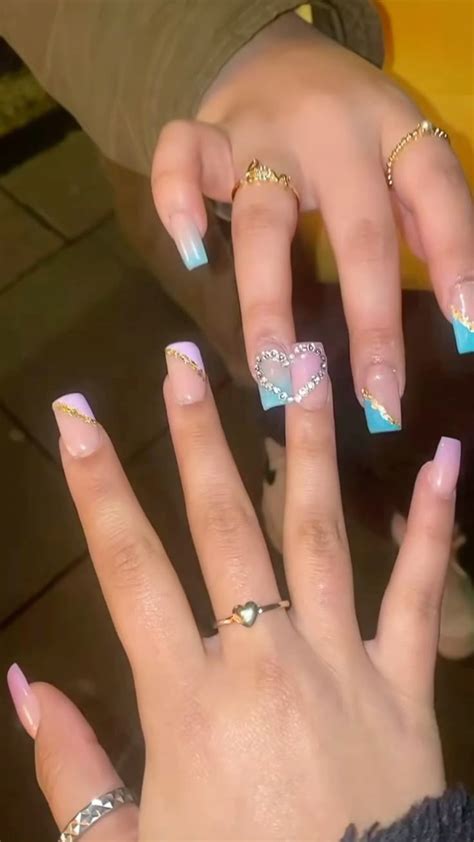 matching heart nails 💗 in 2024 | Nagels, Nagelideeën, Nagels inspiratie