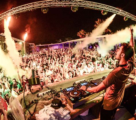 Mykonos Party - Scattered around the streets of mykonos town are many ...