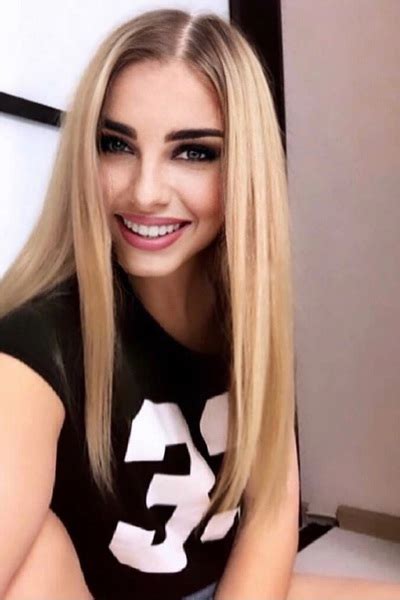 Enchanting Gaze: Miroslava, 41 y.o. from Kyiv, Ukraine — VeronikaLove