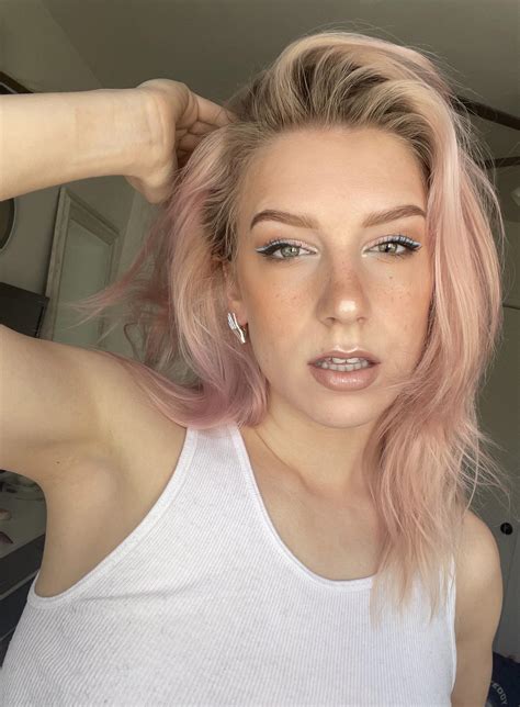 From her Twitter | Scrolller