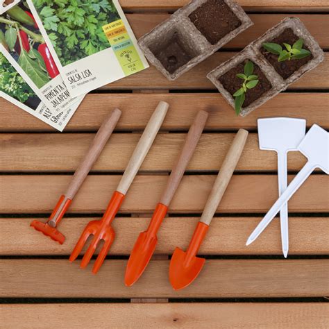 Ferramenta Usada Em Jardins - 12 ferramentas de jardim essenciais para cuidar das suas plantas - Blog ...