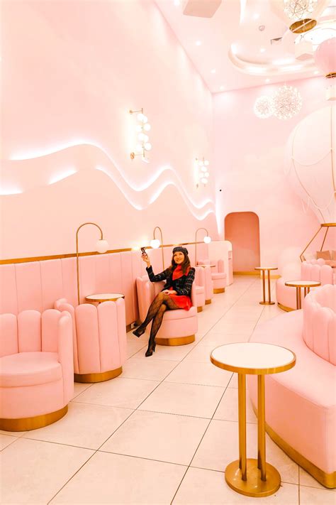13 Pretty PINK Places Part 1- Secret New York - Stylishly Stella