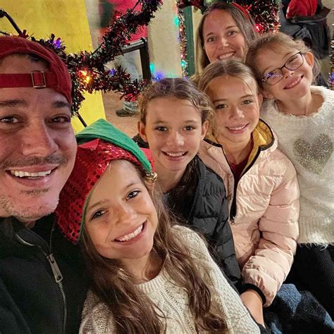 boston rob marianos christmas train ride   kids photo