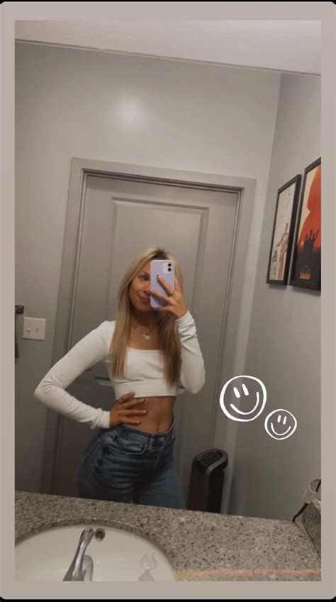 Blonde : r/petite_irl