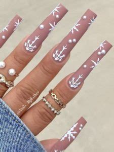 30 Winter Wonderland Nail Art Designs for a Unique Manicure - Your ...