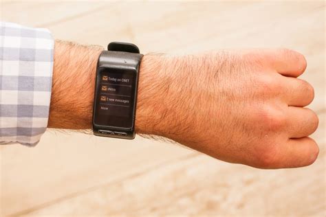 Hands-on with the Garmin Vivoactive HR (pictures) - CNET