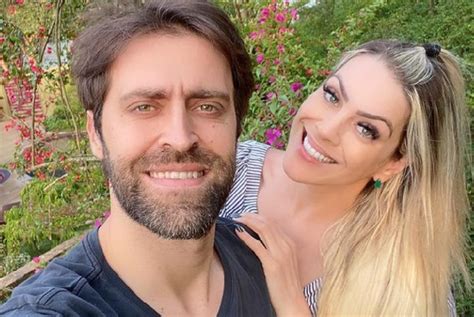 Quem É O Marido Da Renata Fan - Renata Fan celebra 13 anos de relacionamento com linda homenagem ...
