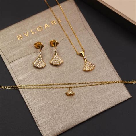 Bulgari | Jewelry fashion trends, Gold jewelry stores, Jewelry ...