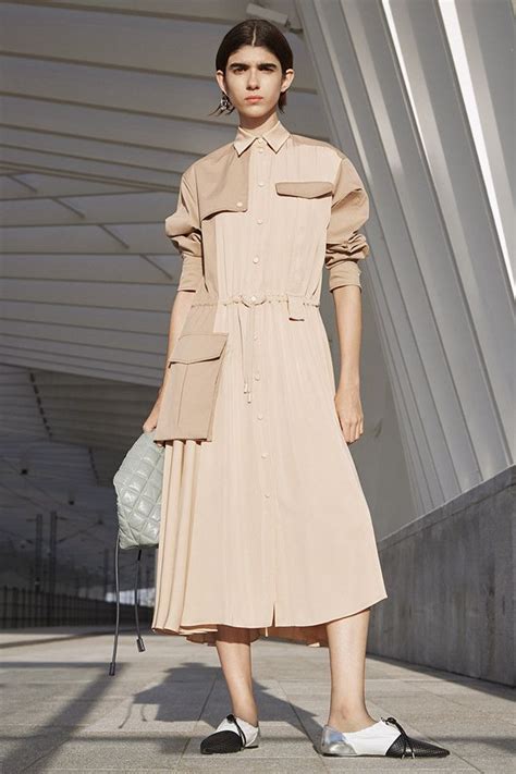Накладные карманы — тренд круизных показов | Fashion, Minimal fashion ...