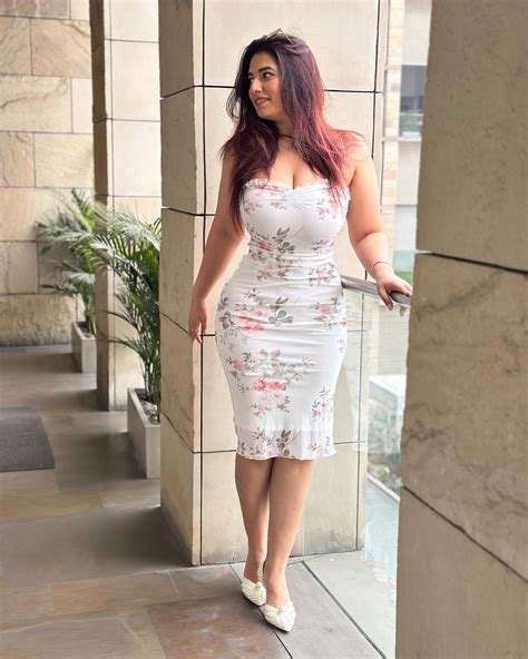 Rasha Kirmani | The woman you dream about 🌸 | Instagram