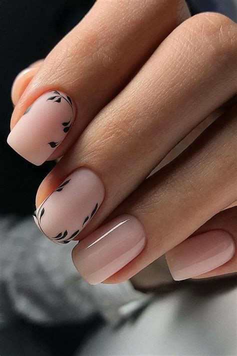Нежный маникюр | Nude nails, Black and nude nails, Simple nails