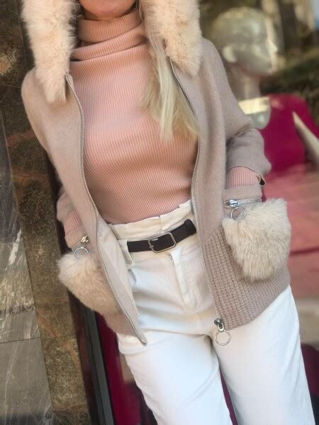 Жилетка с качулка в бежово — VIZIA Store