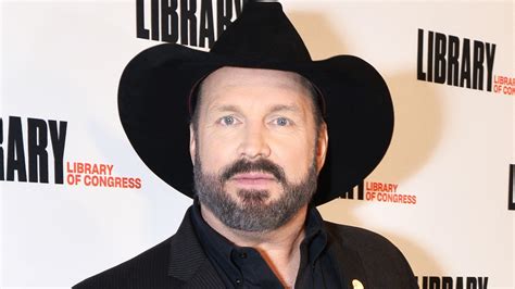 The Garth Brooks Lip Syncing Controversy Explained