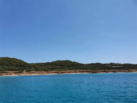 Binigaus, en Menorca, una playa nudista en el sur