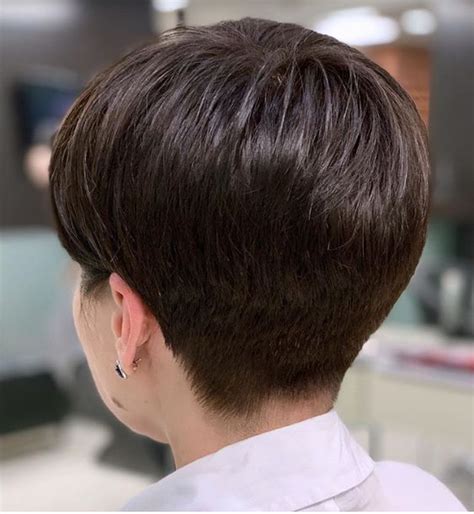 35 Bold & Elegant Back-View Pixie Cuts - Page 32 of 35