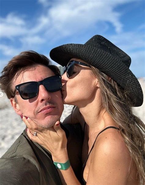Las mejores fotos de Pampita en la playa junto a Roberto García Moritán ...