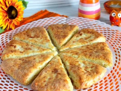 Сырные сконы — рецепт с фото. Как приготовить вкусные сконы с сыром ...