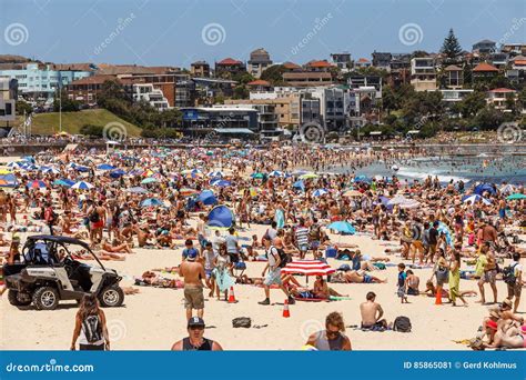 Crowded Bondi Beach editorial photo. Image of sand, bondi - 85865081
