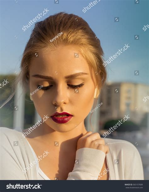 Young Skinny Sexy Woman Outdoor Posing Stock Photo 365157689 | Shutterstock