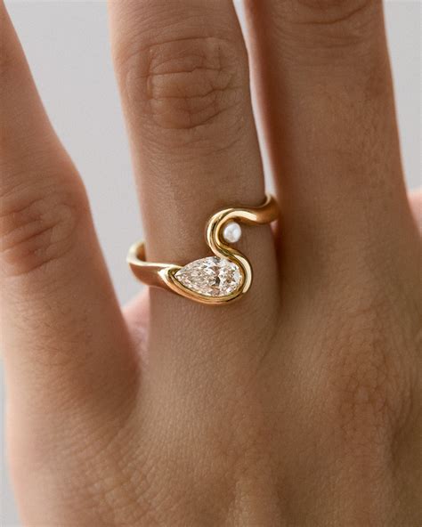 melted diamond ring – Hernan Herdez