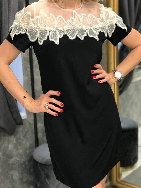 Коктейлна рокля с бродирани цветя — VIZIA Store