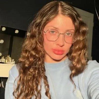 Oliviamaebaee